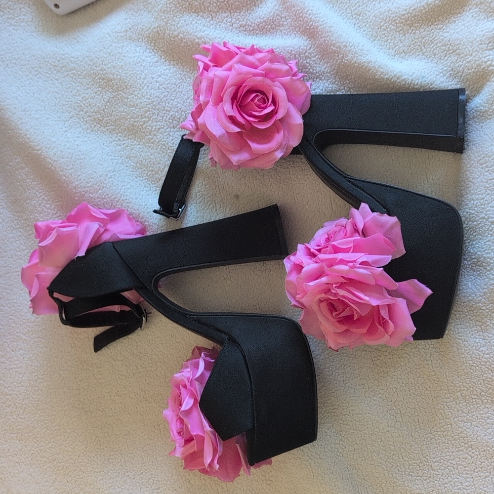 Sugar Thrillz Platform Heels - Picture 2 of 4